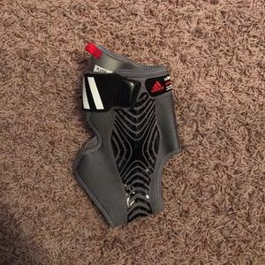 Adidas speed wrap left ankle brace